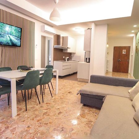 Delicious 2 Bed Room Apartment And Garden By Yh Rome Exterior photo