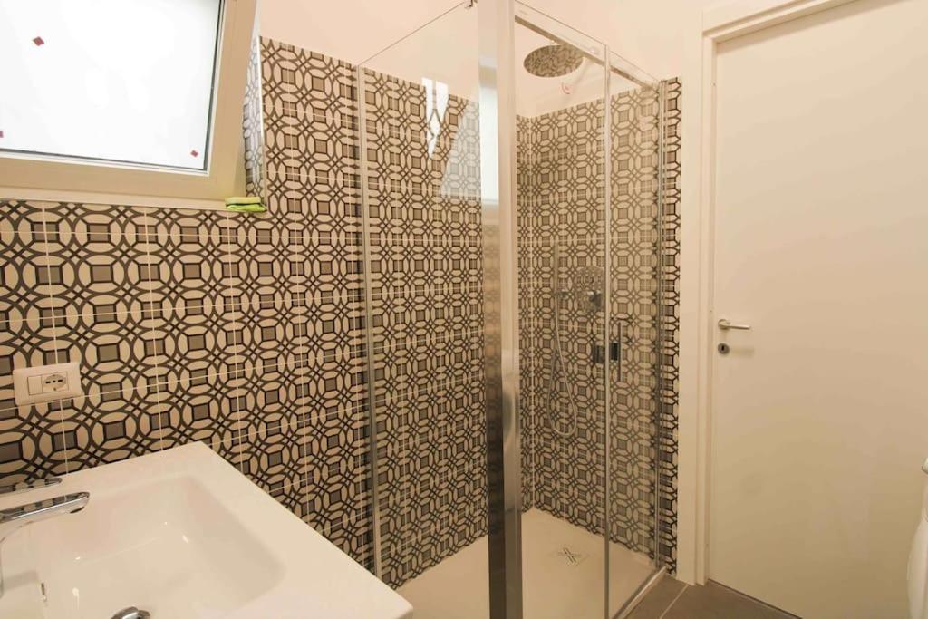 Delicious 2 Bed Room Apartment And Garden By Yh Rome Exterior photo