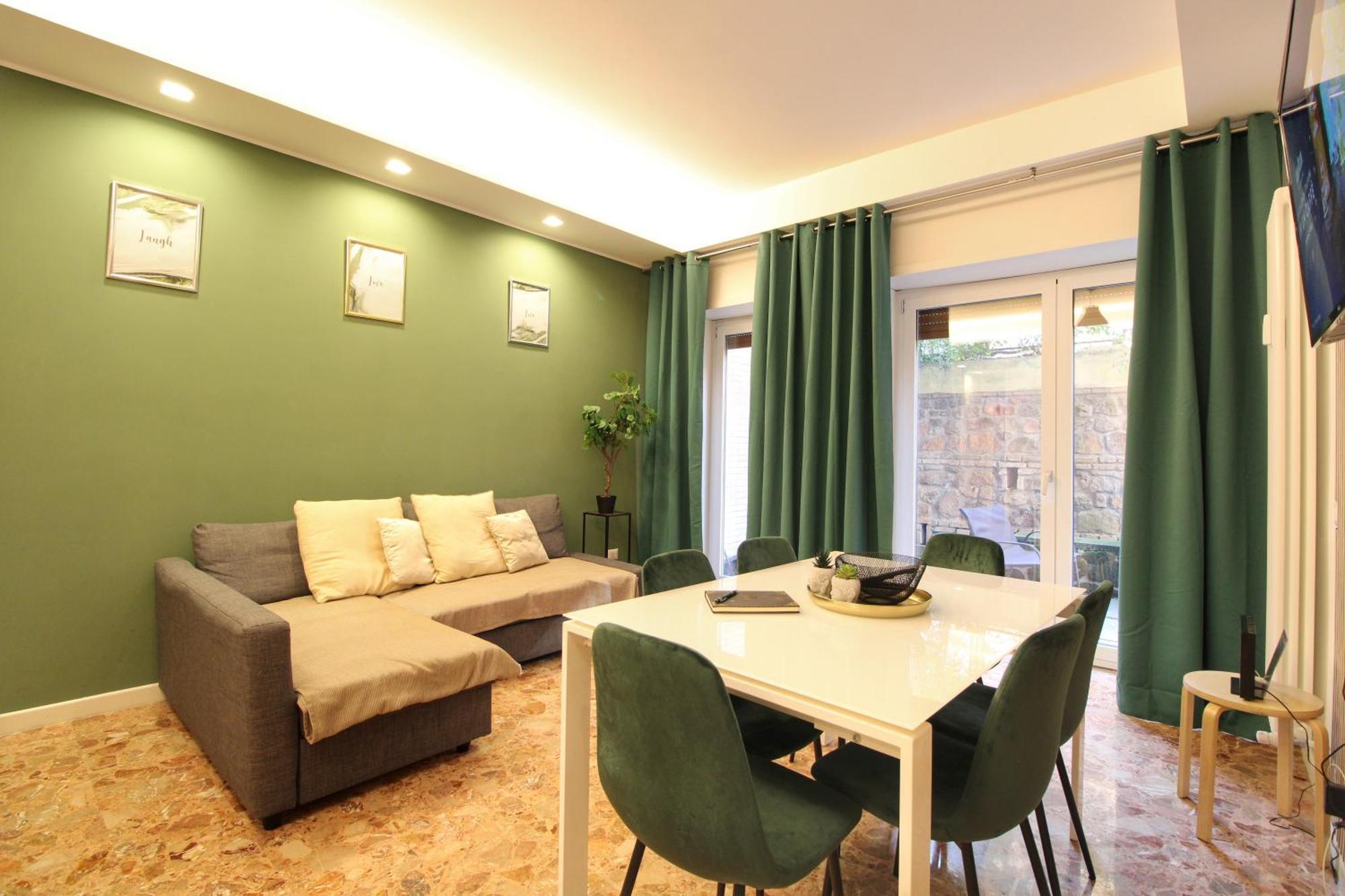 Delicious 2 Bed Room Apartment And Garden By Yh Rome Exterior photo