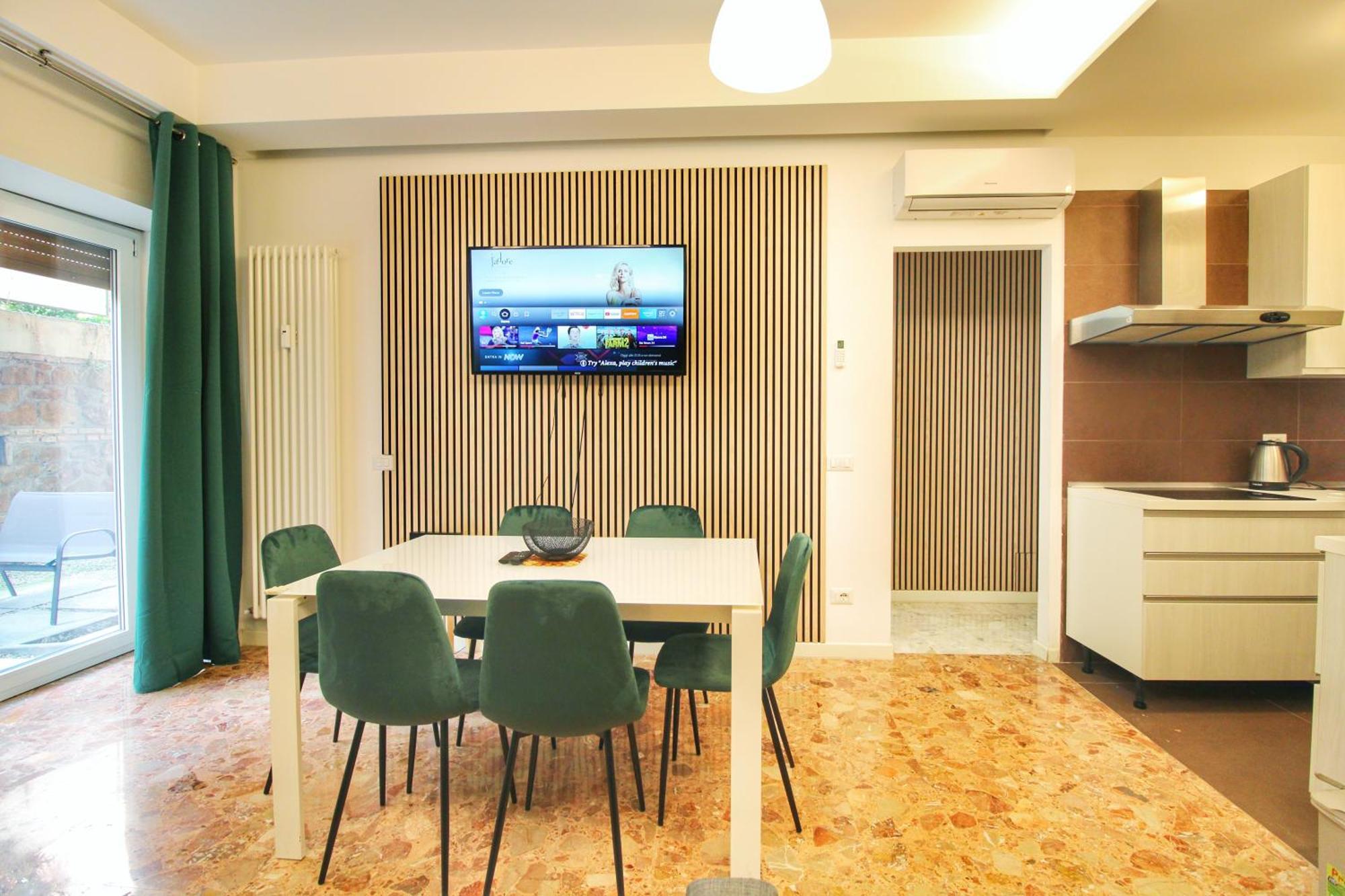 Delicious 2 Bed Room Apartment And Garden By Yh Rome Exterior photo